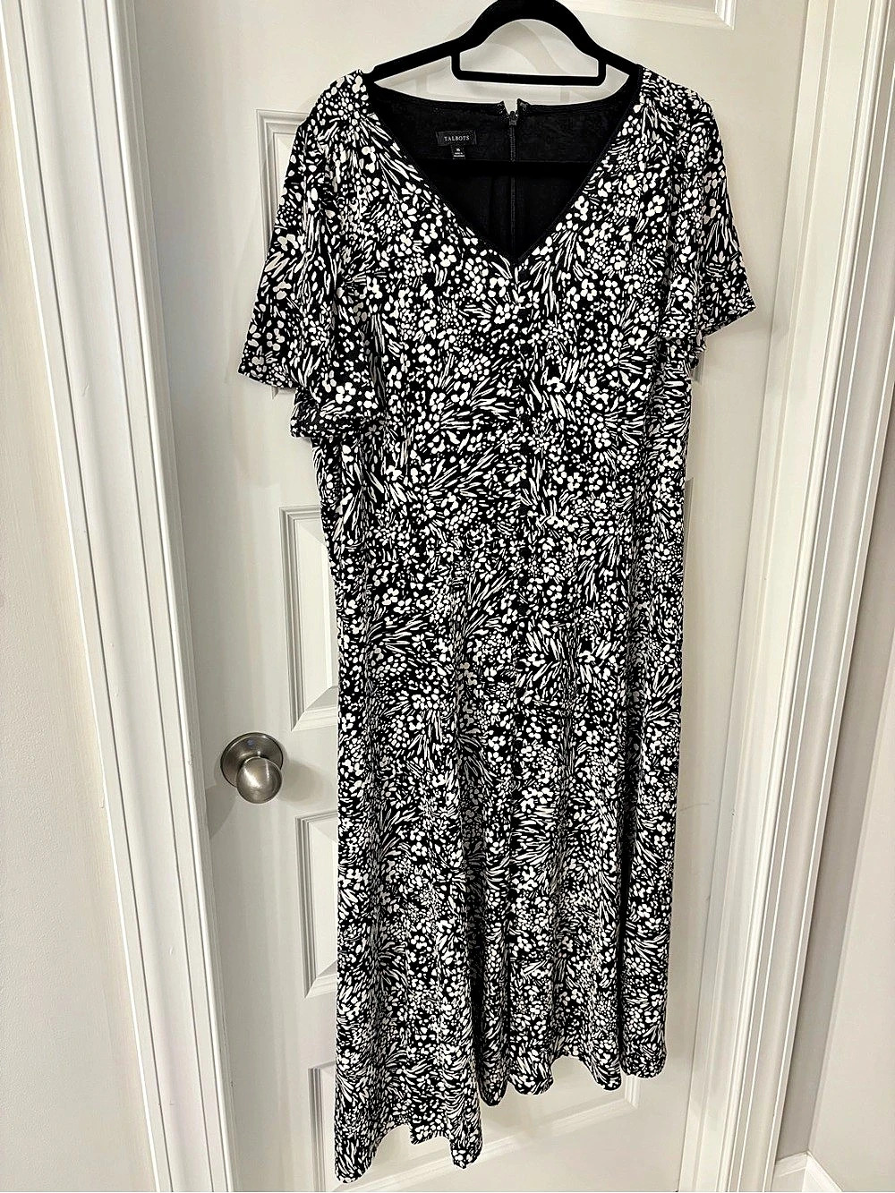 Talbots Black and White Floral V-Neck Midi Dress Black & White Floral V-Neck